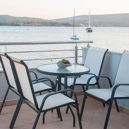 Beach Apartments Тиват Екстериор снимка