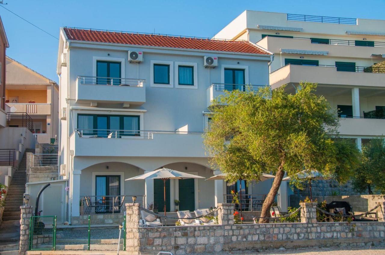 Beach Apartments Тиват Екстериор снимка