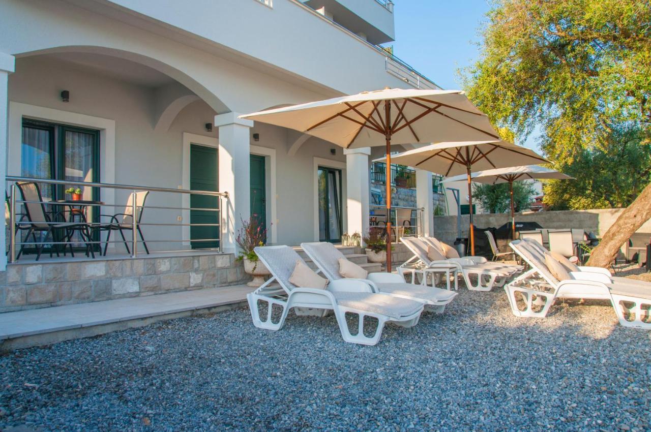 Beach Apartments Тиват Екстериор снимка