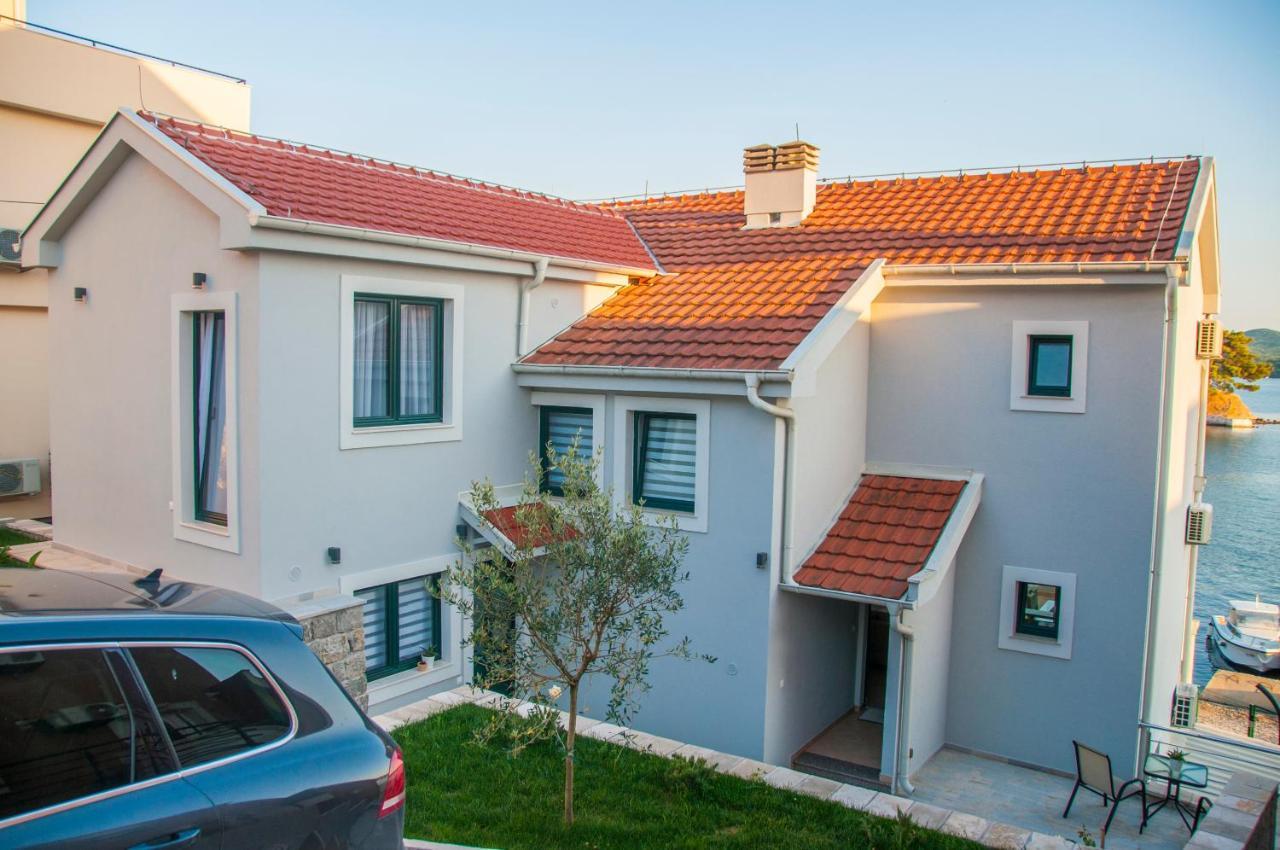 Beach Apartments Тиват Екстериор снимка