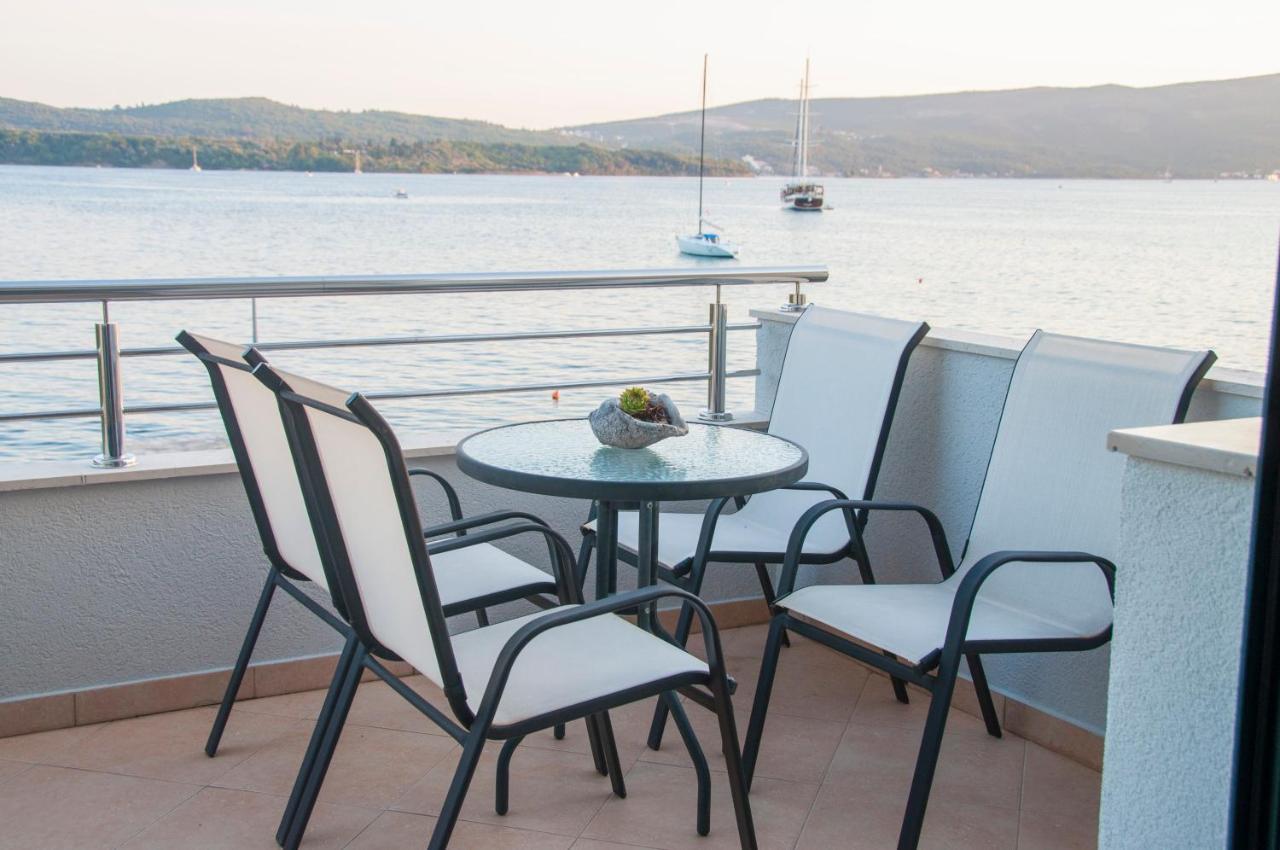 Beach Apartments Тиват Екстериор снимка